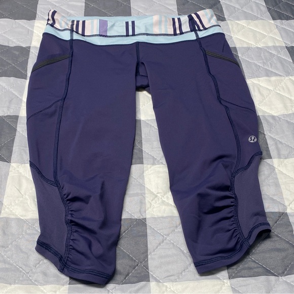 Blue Lululemon Run A Marathon Crop II, 8 - Picture 4 of 15